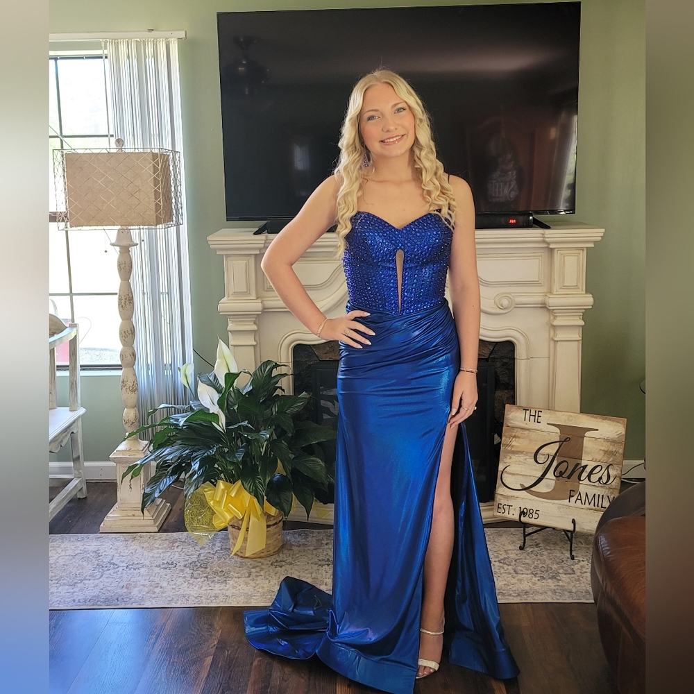 Elegant Blue Evening Gown